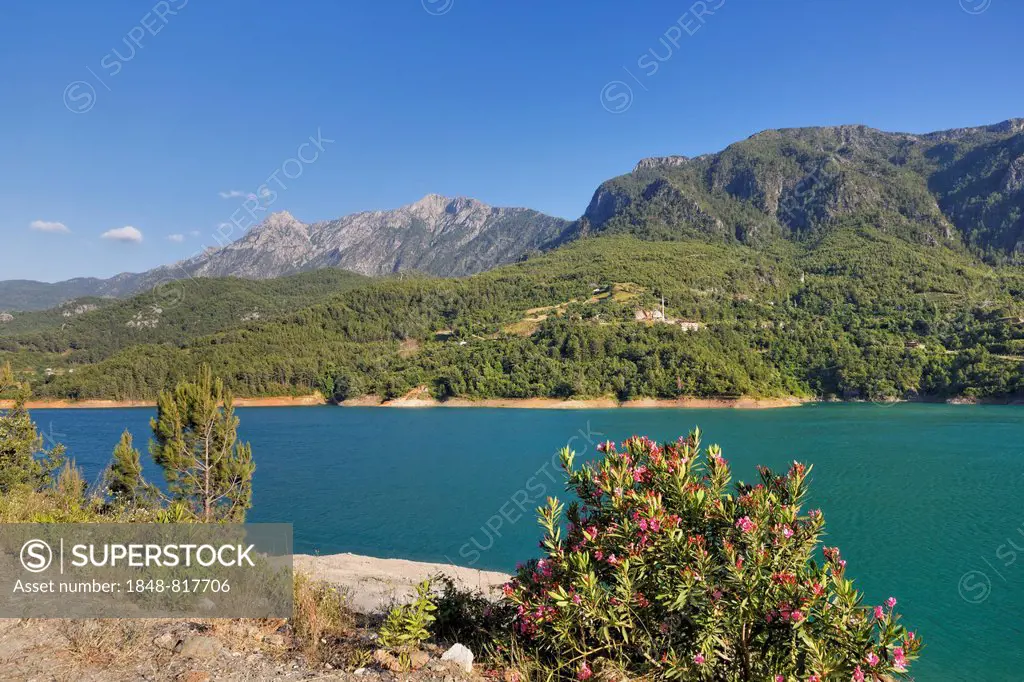 Reservoir Baraj Goeluene Girmek, Dimcay Valley, Taurus Mountains, Alanya, Antalya Province, Turkey