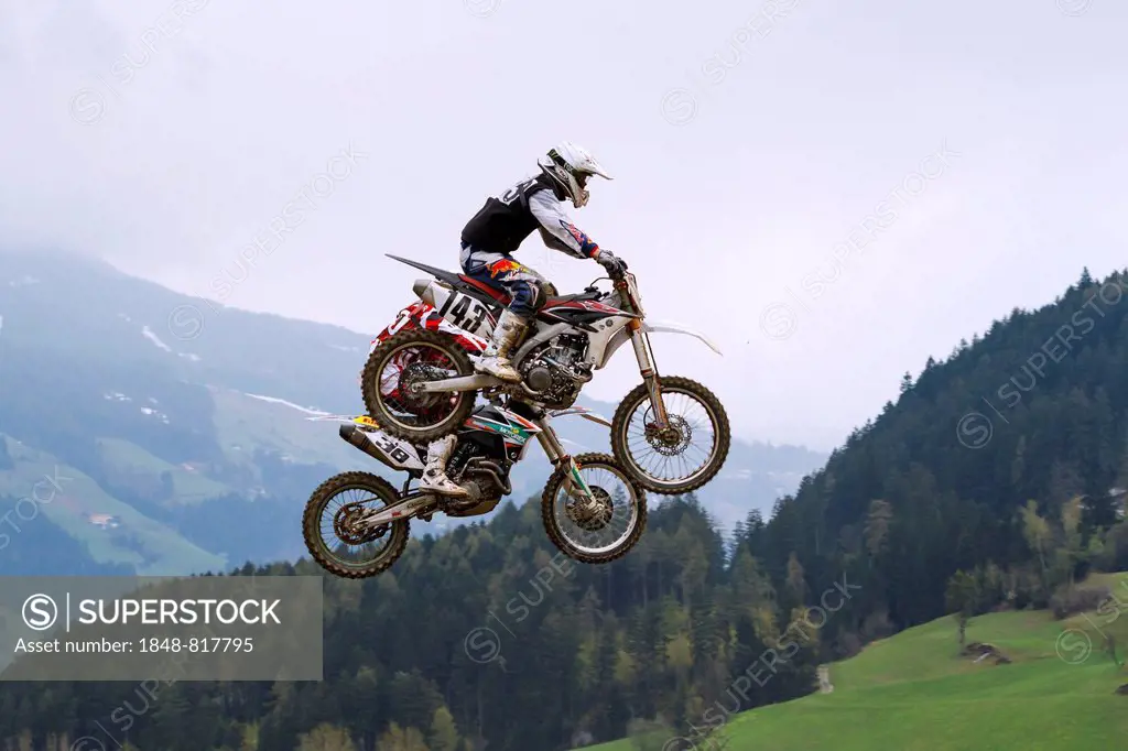Tandem jump at the Tyrolean Motocross Championships, Aschau in Zillertal Valley, Tyrol, Austria