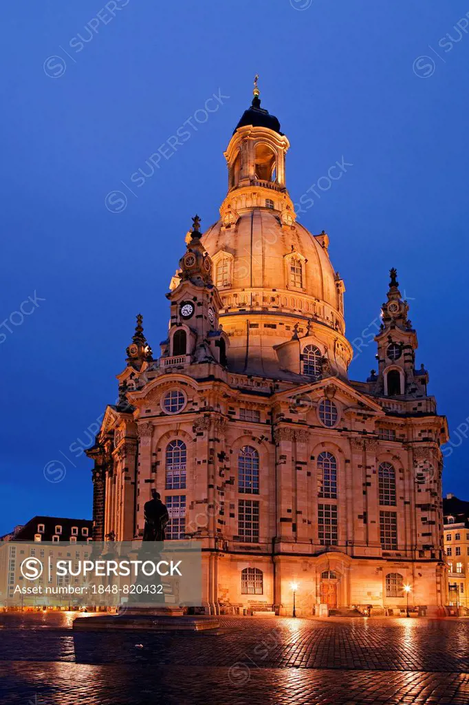 Illuminated Frauenkirche church at the blue hour, Neumarkt, Dresden, Saxony, Germany