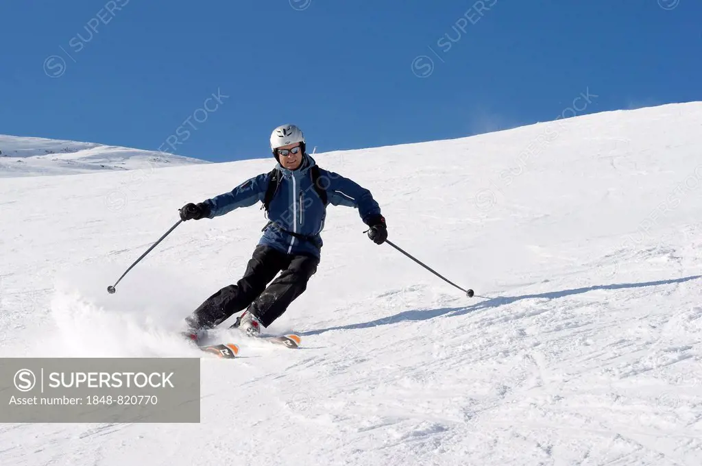 Skier, Tignes, Val-dIsère, Département Savoie, Alps, France