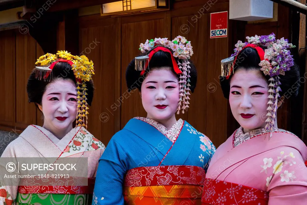 Traditionally dressed Geishas, Kyoto, Japan