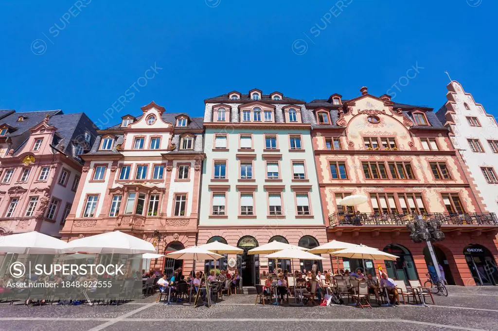 Cafes, restaurants and town houses at the market place, downtown, Mainz, Rhineland-Palatinate, Germany