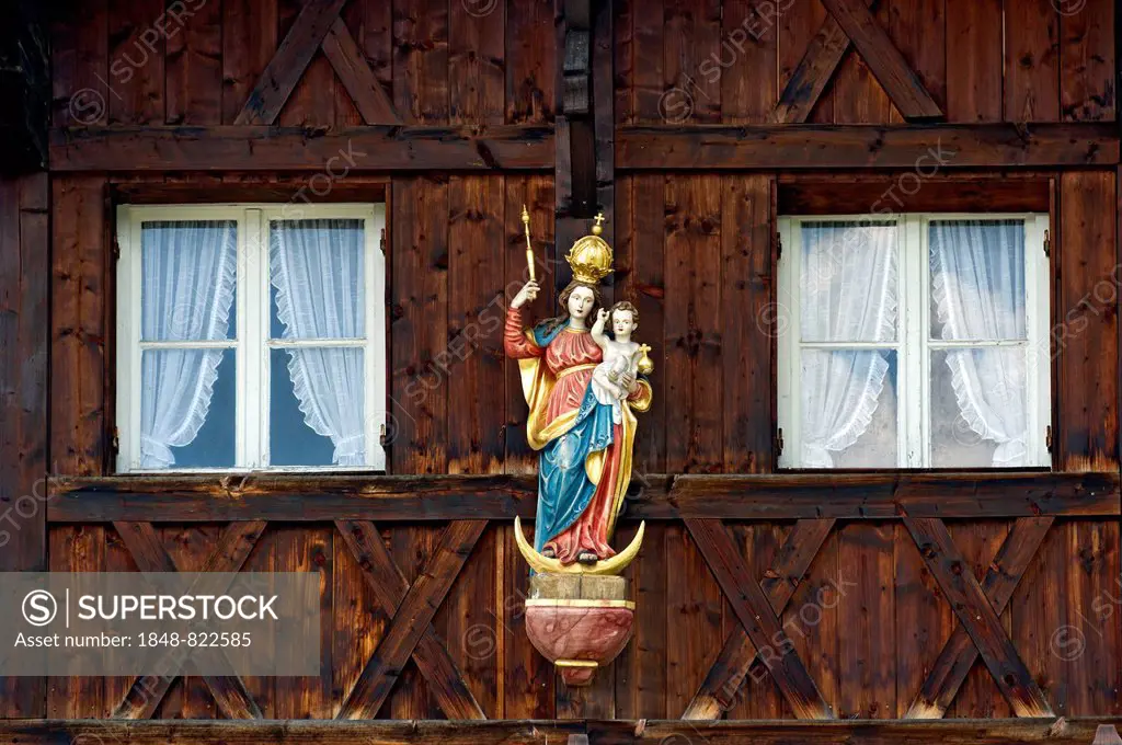 Madonna on an Upper Bavarian wooden house, alpine village Ammertal at Echelsbach, Upper Bavaria, Bavaria, Germany
