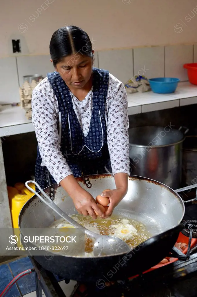 School kitchen, cook preparing fried eggs, Carmen Pampa, Yungas, Department of La Paz, Bolivia