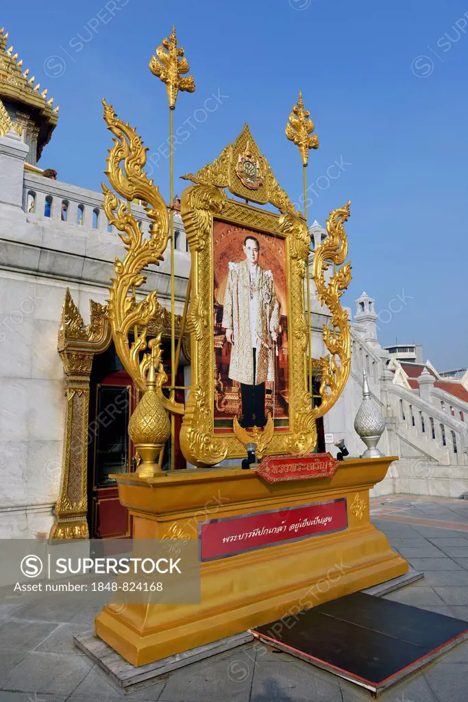 Portrait of King Bhumibol Adulyadej, or Rama IX, at the Temple of the Golden Buddha or Wat Traimit, Bangkok, Thailand