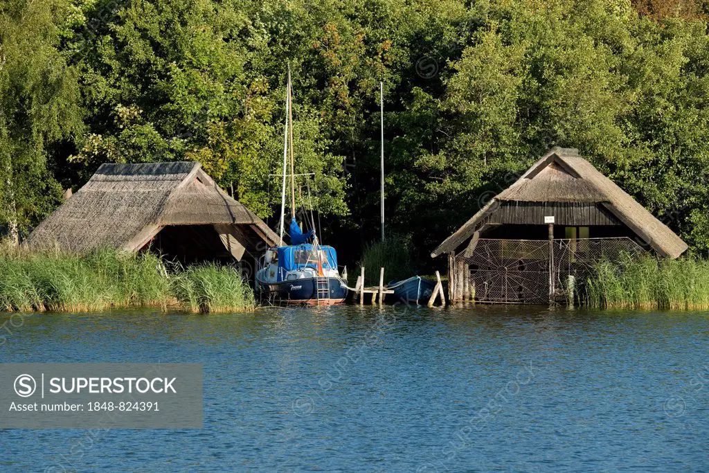 Thatched boathouses at the harbour of Prerow, Prerow, Darß, Mecklenburg-Western Pomerania, Germany