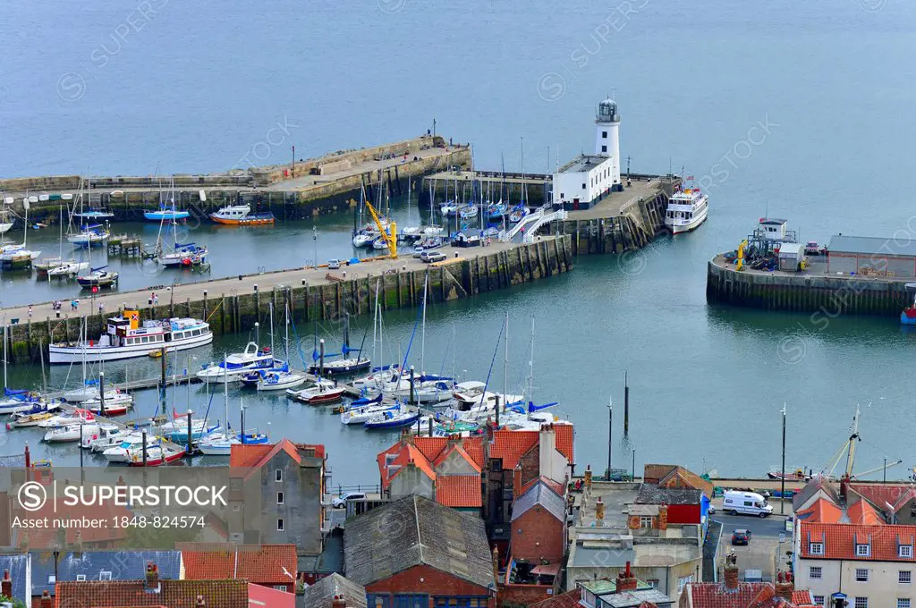 Port with the Scarborough Lighthouse, Scarborough, North Yorkshire, England, United Kingdom
