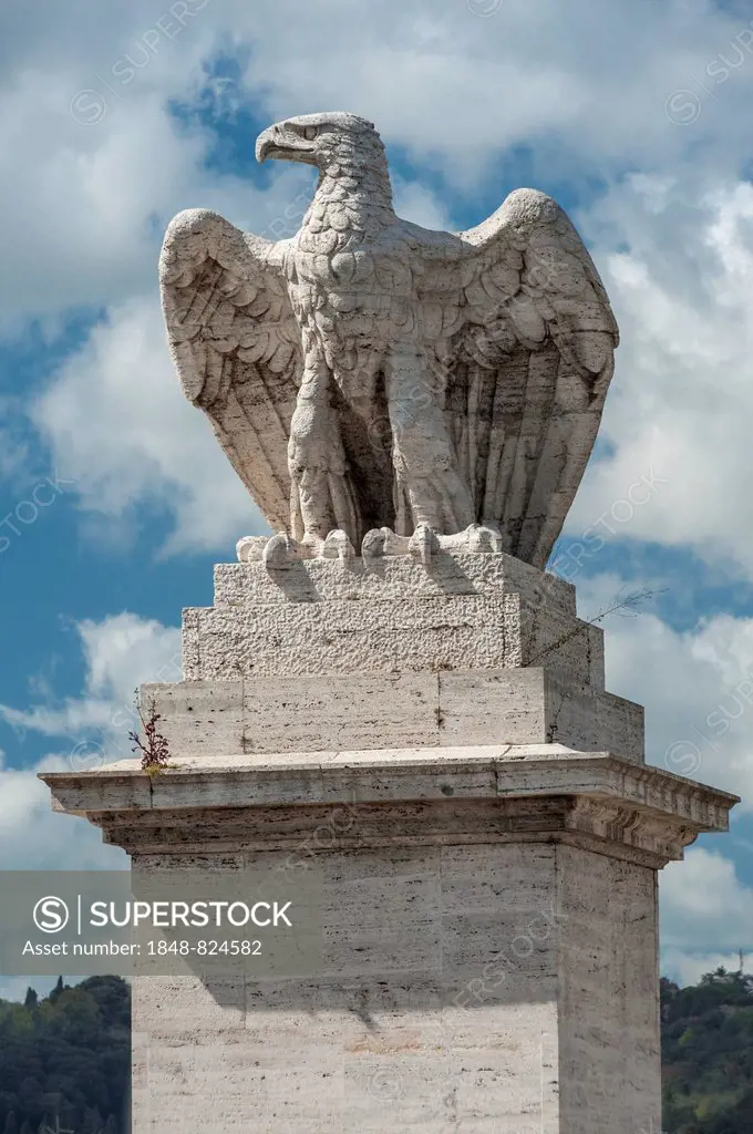 Eagle on a pedestal, Duca d'Aosta bridge over the Tiber River, 1939 to 1942, access to the Foro Italico, formerly Foro Mussolini, Rome, Lazio, Italy