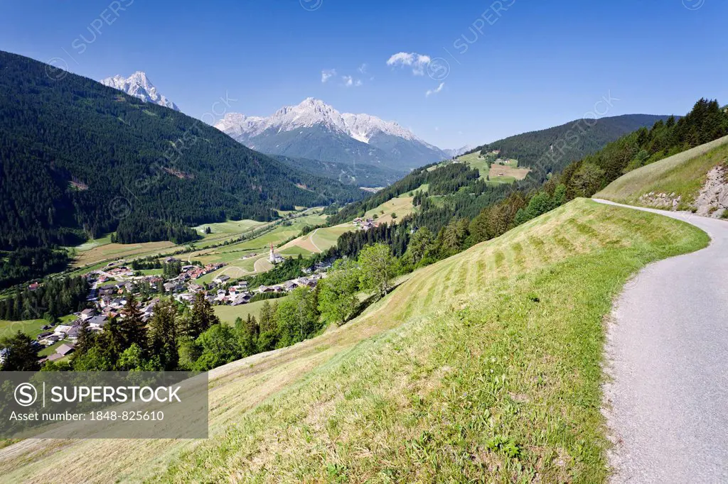 Village of Winnebach in Alta Pusteria on the border to Austria, Valle san Silvestro valley on the right, Haunold Mountain and Punta dei Tre Scarperi M...