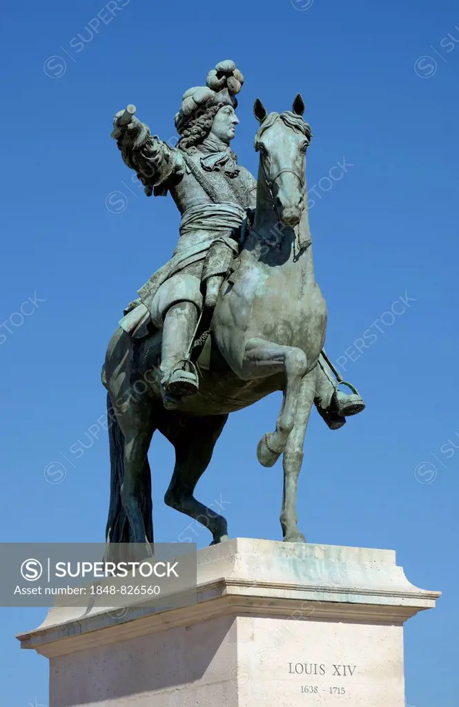Equestrian statue of the Sun King Louis XIV, Versailles, Paris, Île-de-France, France