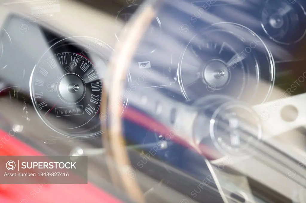 Speedometer and steering wheel, Ford Mustang 302 GT, 1968