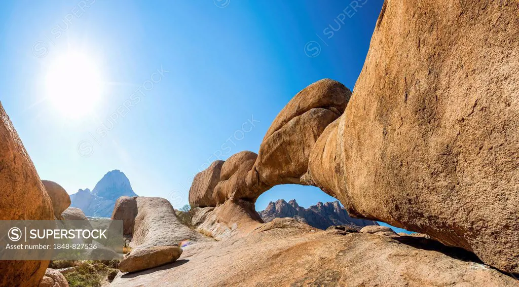 Rock bridge, behind the Pontok Mountains and the Spitzkoppe, Damaraland, Namibia