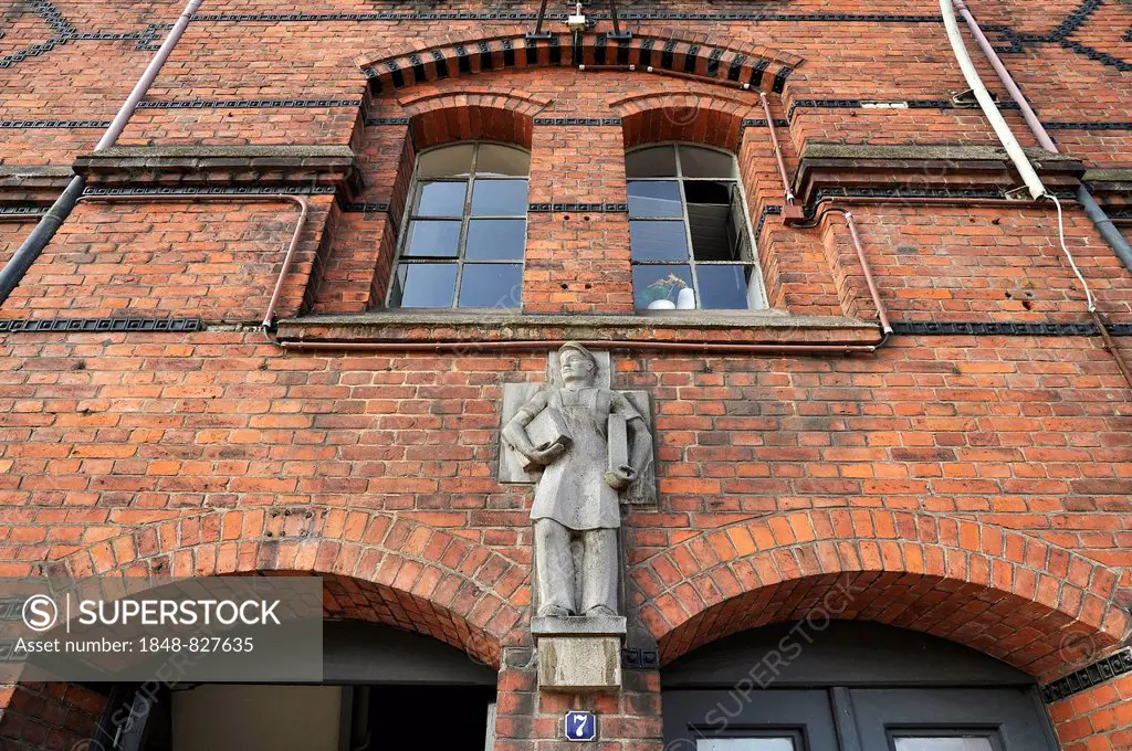 Statue of a longshoreman, circa 1883, above the entrance of the Speicherstadt warehouse district, Hamburg, Germany