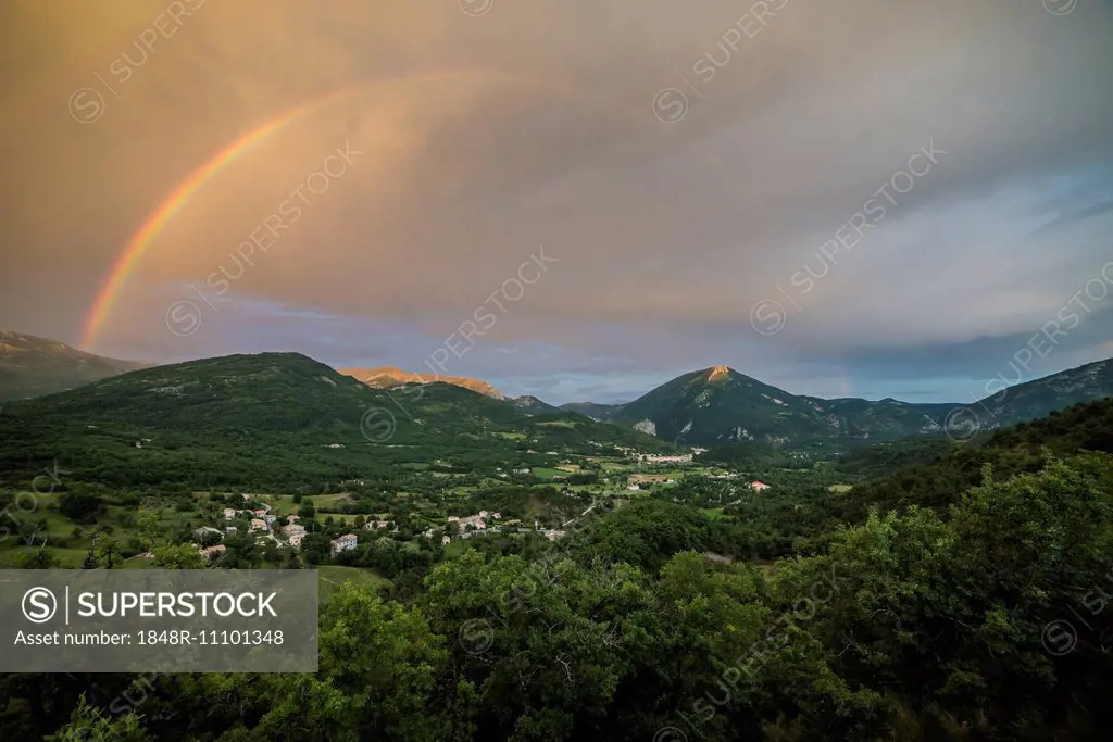 Rainbow over the valley of Castellane, Provence, Department Alpes-de-Haute-Provence, Provence-Alpes-Côte d'Azur, France