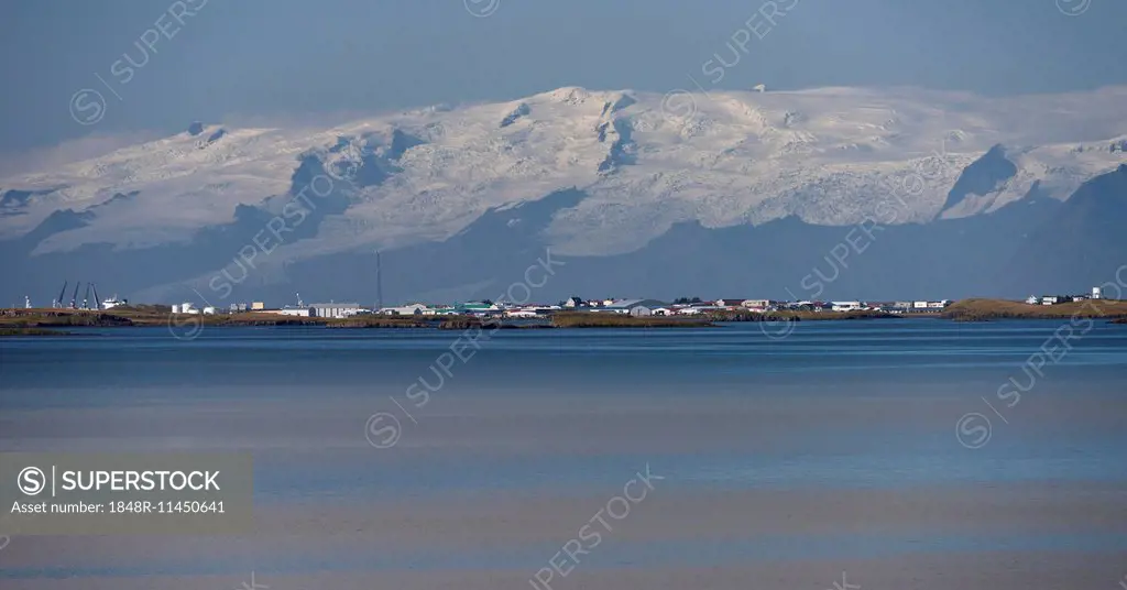Town of Höfn in front of the Vatnajökull glacier, Iceland