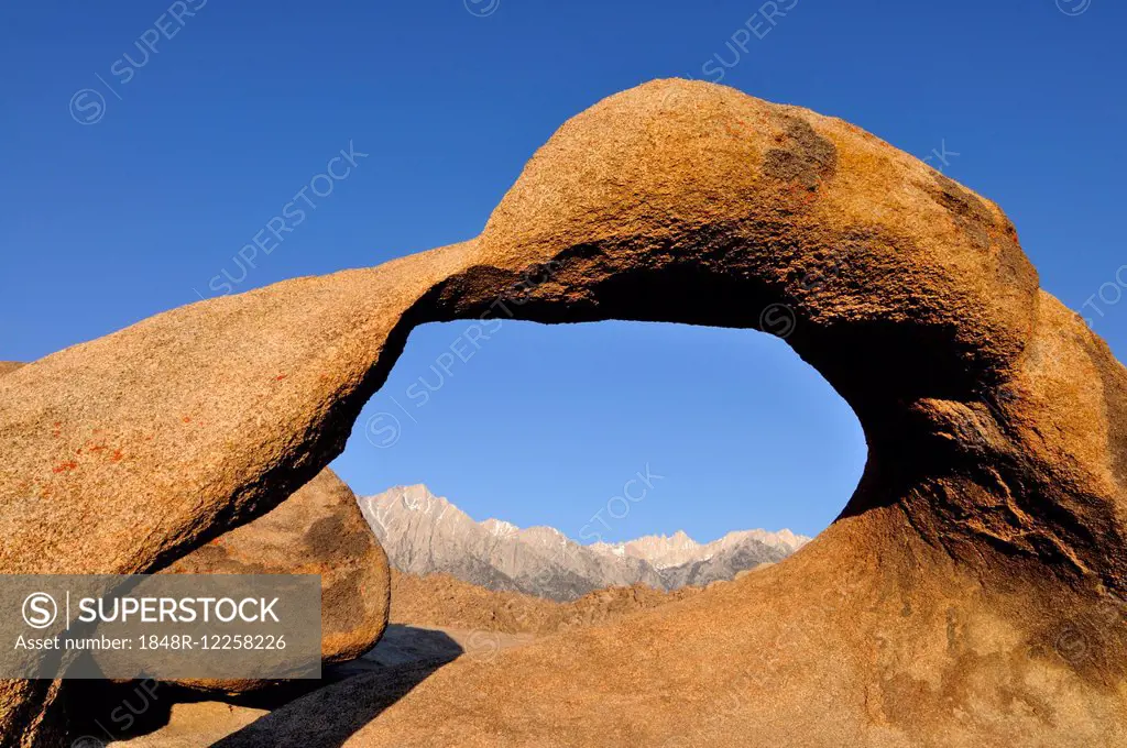 Mobius Arch, natural granite arch, at the back Sierra Nevada with Lone Pine Peak and Mt. Whitney, Alabama Hills, California, United States