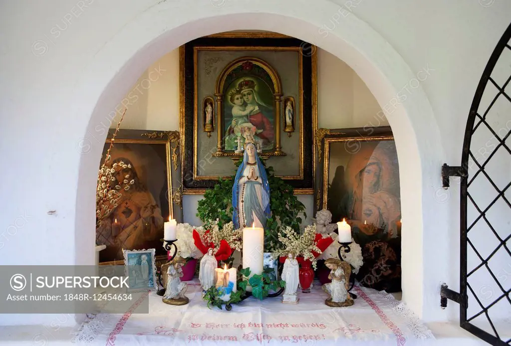 Altar with statue of Mary, wayside chapel, Mondsee, Salzkammergut, Upper Austria, Austria