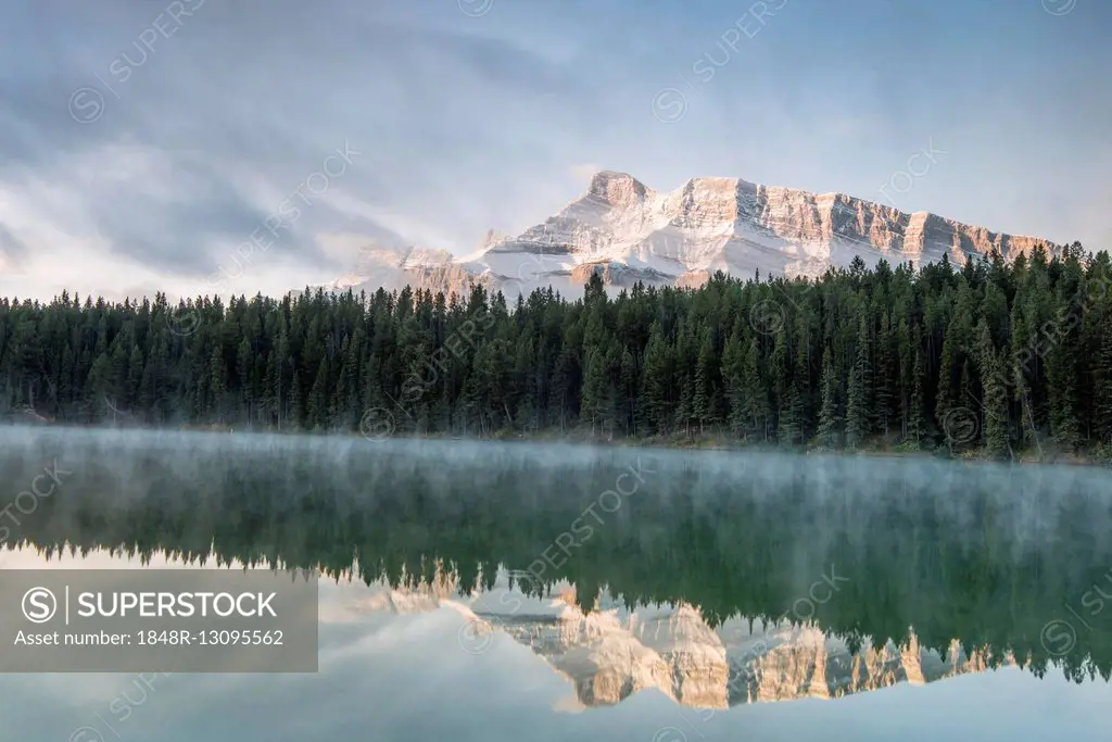 Johnson Lake with Mt Rundle, Banff National Park, Canadian Rockies, Alberta Province, Canada