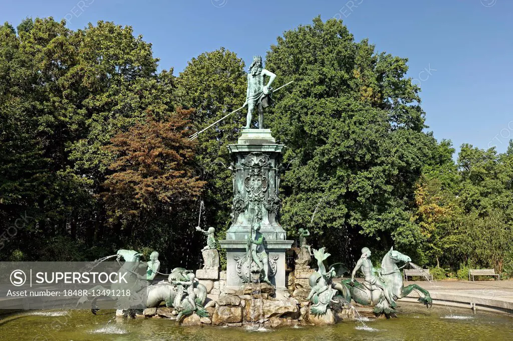 Neptune Fountain, Nuremberg municipal park, Middle Franconia, Franconia, Bavaria, Germany