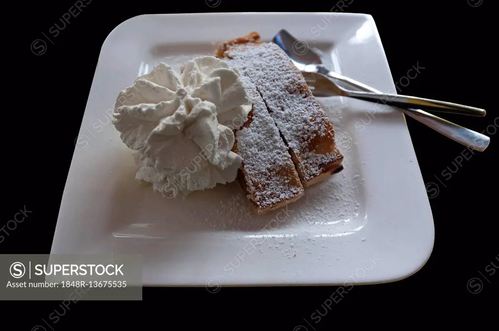 Apple pie with cream