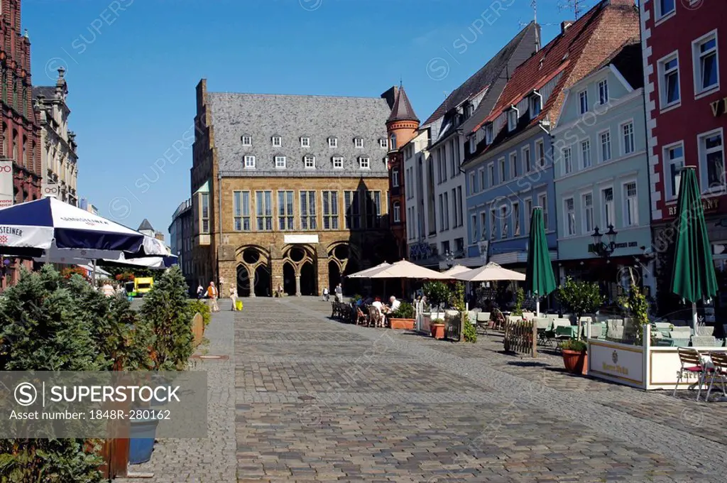 Market place with historical town hall, Minden, Teutoburg Forest, North Rhine-Westphalia, Germany