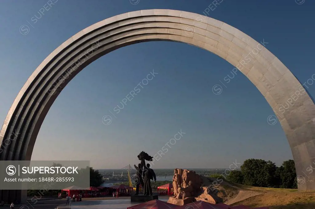 Ukraine Kiev at the Chrescatyj park the monument of nations friendship 1982 metal 60 m diameter memorial of russian and ukrain workers sculpture of th...