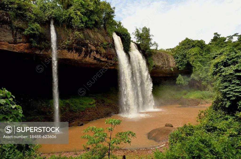 Tello waterfall near Ngaoundéré, Cameroon, Central Africa, Africa