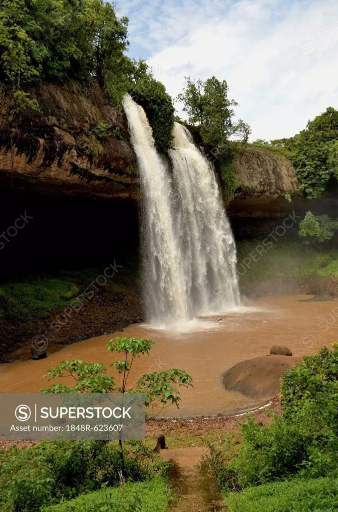 Tello waterfall near Ngaoundéré, Cameroon, Central Africa, Africa