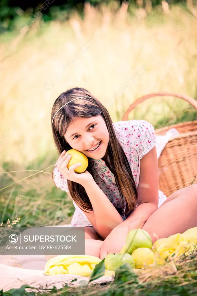 Girl with apples, outdoor
