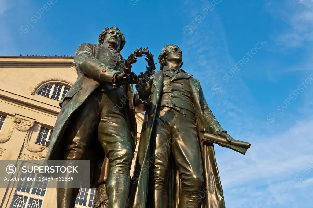 Monument to Goethe and Schiller, Deutsches Nationaltheater, German National Theatre, Theaterplatz square, Weimar, Thuringia, Germany, Europe
