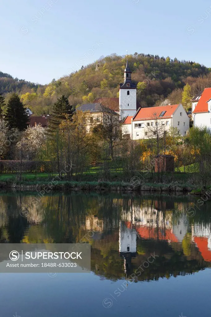 Muggendorf, with St. Laurentius church, Wiesent River, Wiesenttal valley, Franconian Switzerland, Upper Franconia, Franconia, Bavaria, Germany, Europe