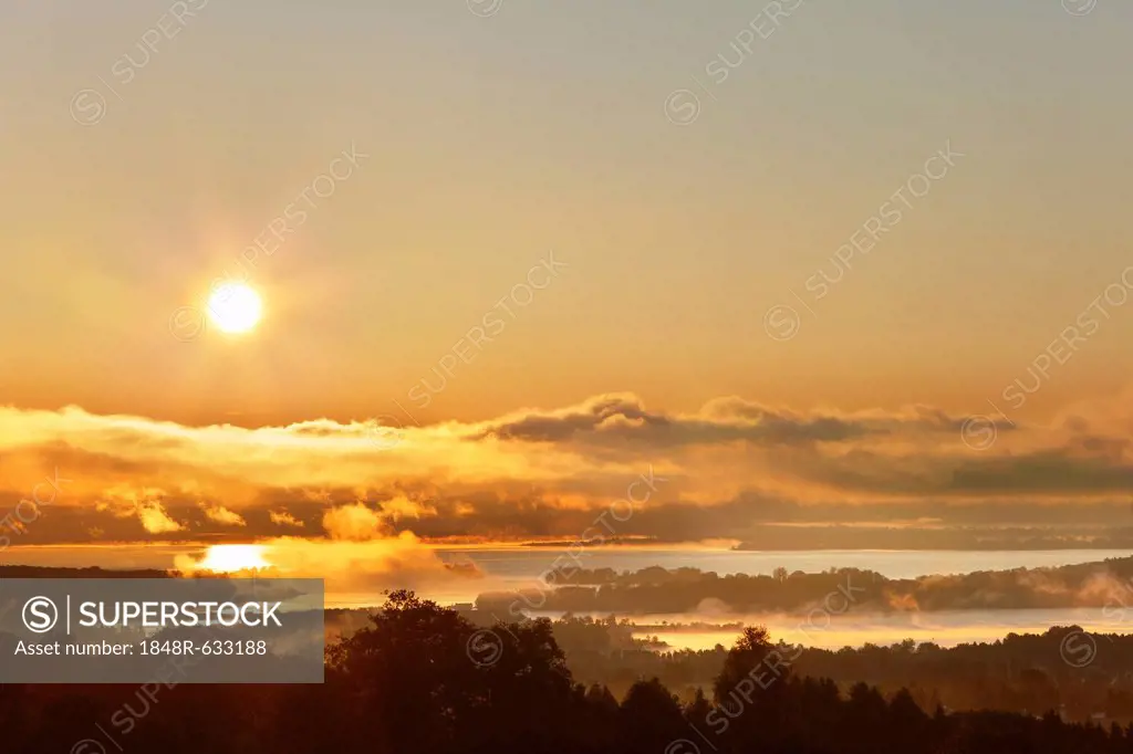 Sunrise on lake Chiemsee, view from Ratzinger Hoehe, Chiemgau, Upper Bavaria, Bavaria, Germany, Europe