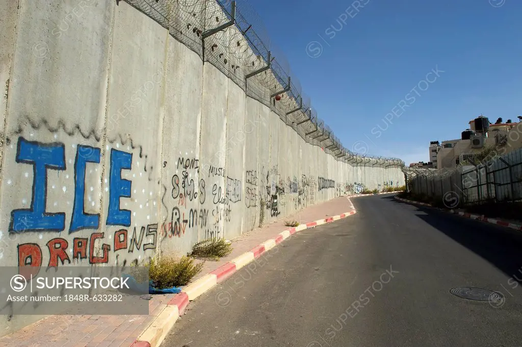 Border fortification between Israel and the Palestinian territories in the West Bank near Ramallah, Middle East