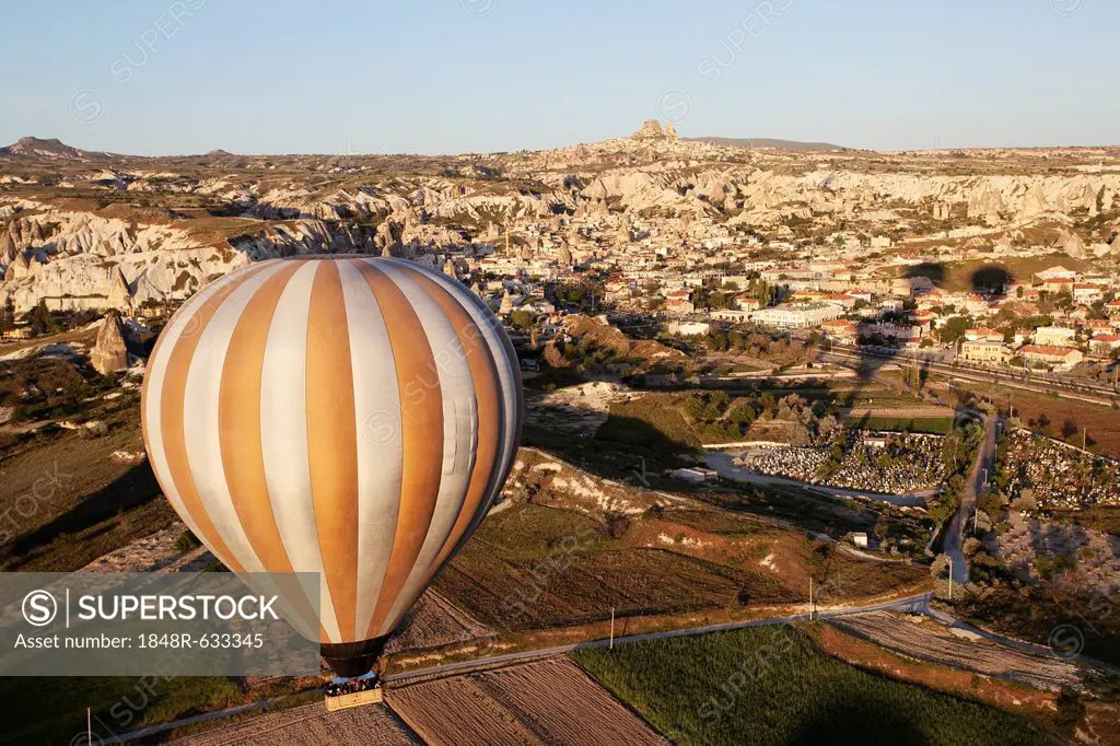 Hot air balloon, balloon ride, Goreme, UNESCO World Heritage Site, Cappadocia, Turkey