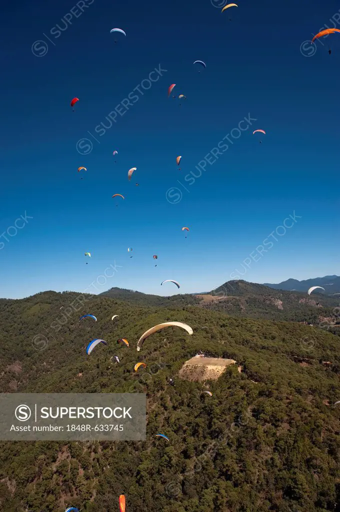 Paragliding, aerial view, Valle de Bravo, Mexico, Central America