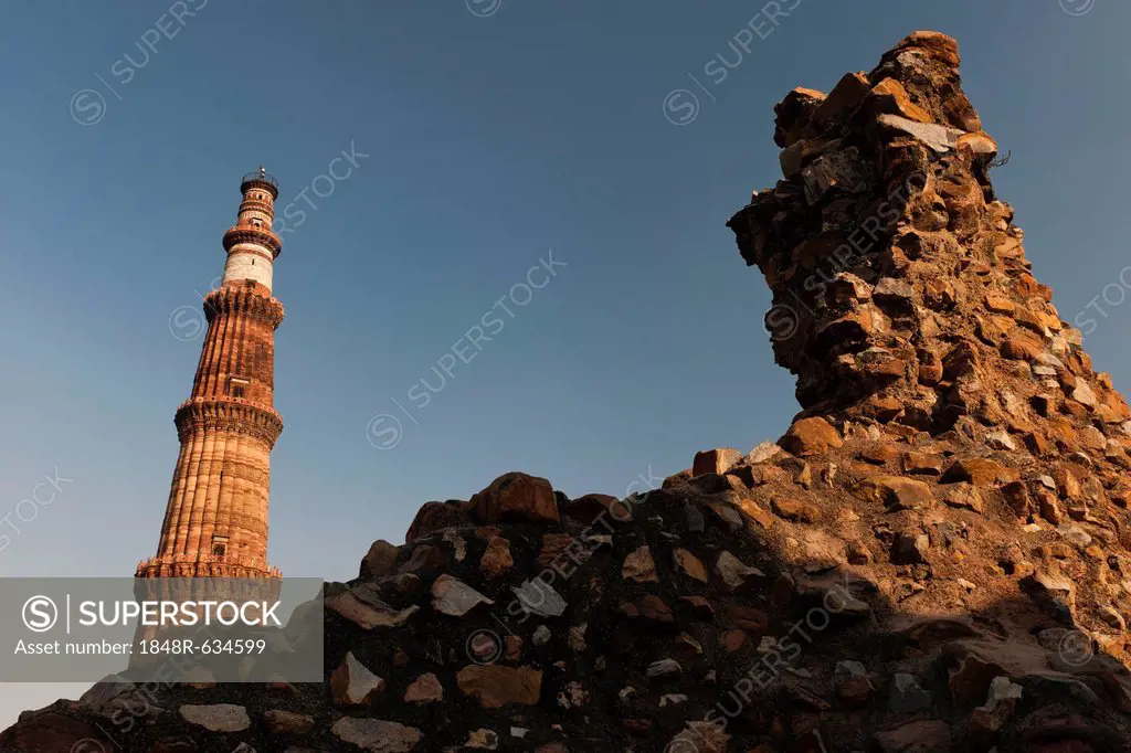 Qutb Minar minaret, UNESCO World Cultural Heritage, New Delhi, India