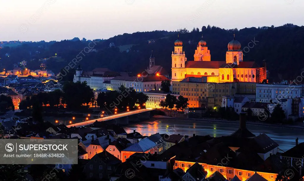 St. Stephan's Cathedral, Inn River with Marienbruecke or Mary's Bridge, Passau, Lower Bavaria, Bavaria, Germany, Europe, PublicGround