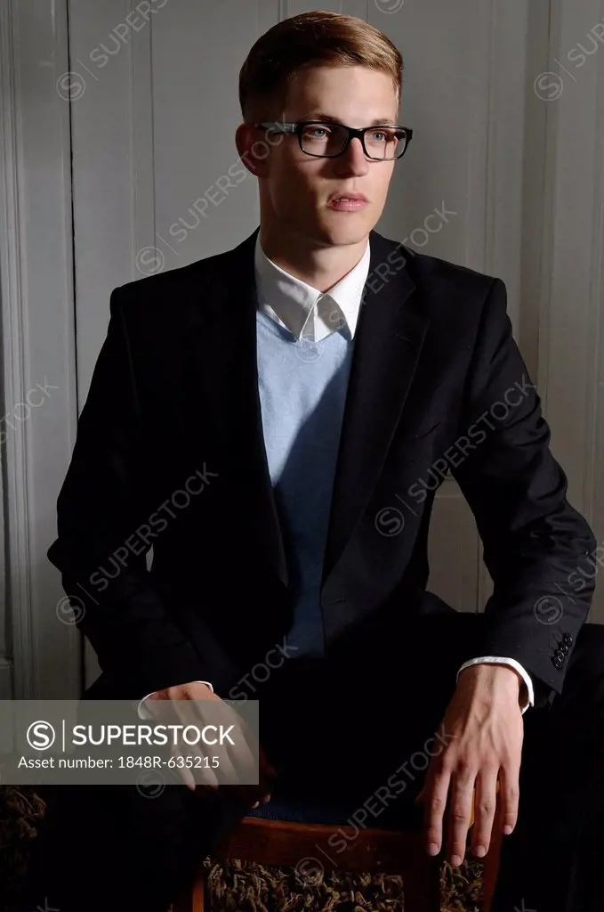Young man wearing a suit and glasses