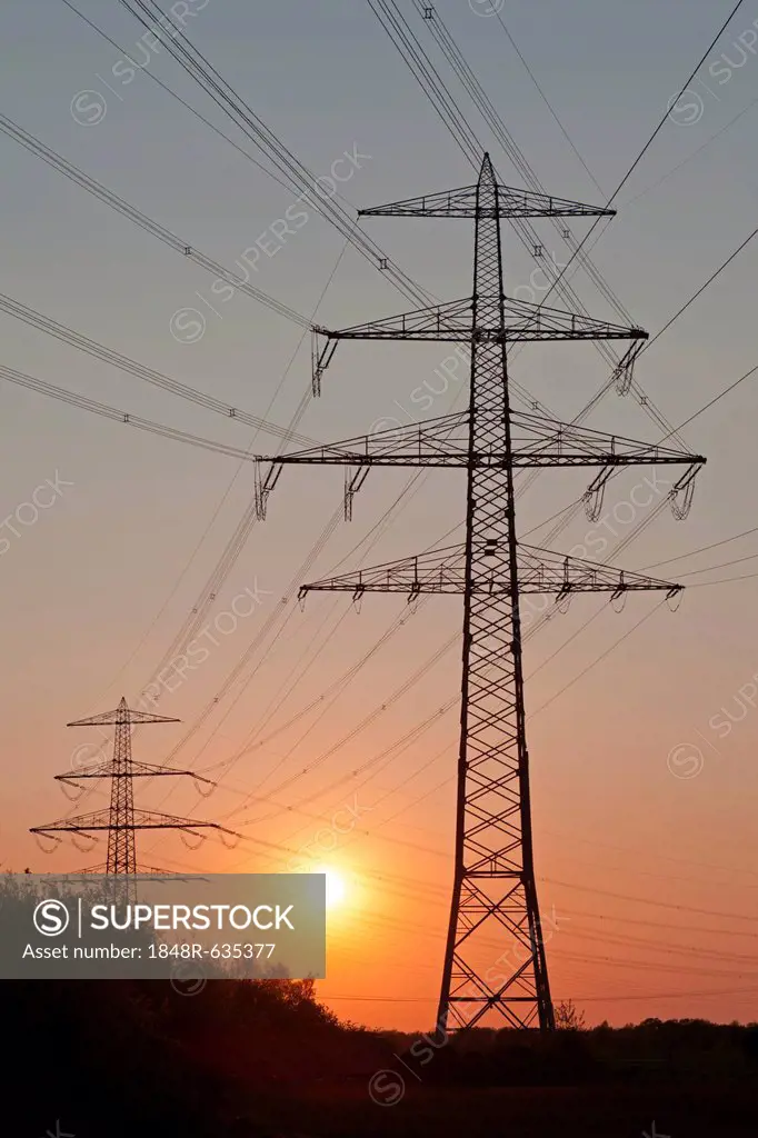 Sunset behind a power pylon, Lueneburg, Lower Saxony, Germany, Europe