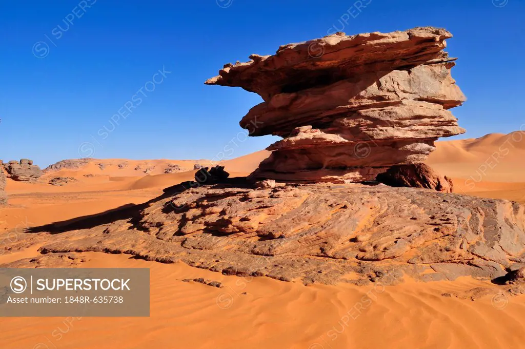 Sandstone rock formation near Tin Merzouga, Tadrart, Tassili n'Ajjer National Park, Unesco World Heritage Site, Algeria, Sahara, North Africa