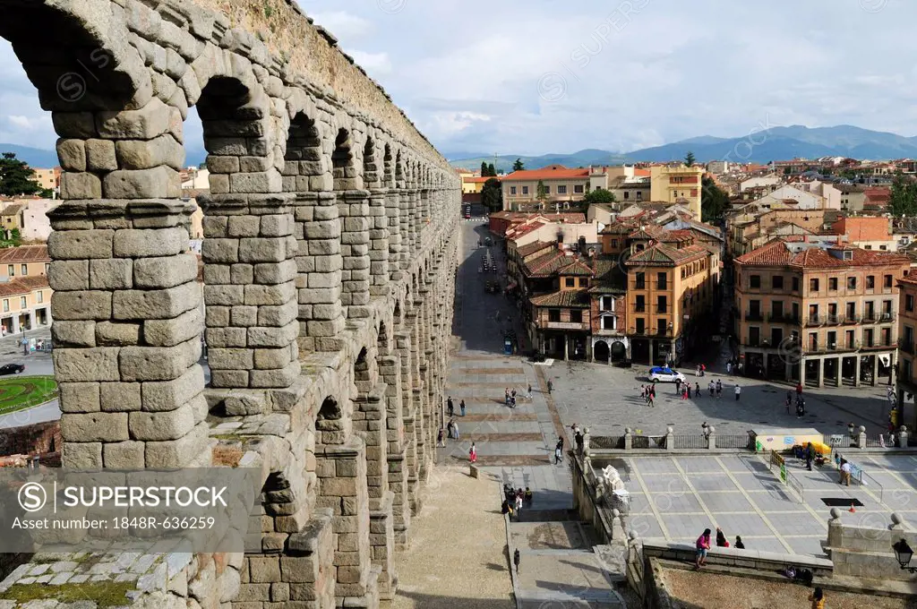 Roman aqueduct in Segovia, Unesco World Heritage Site, Castile and Leon or Castilia y Leon, Spain, Europe