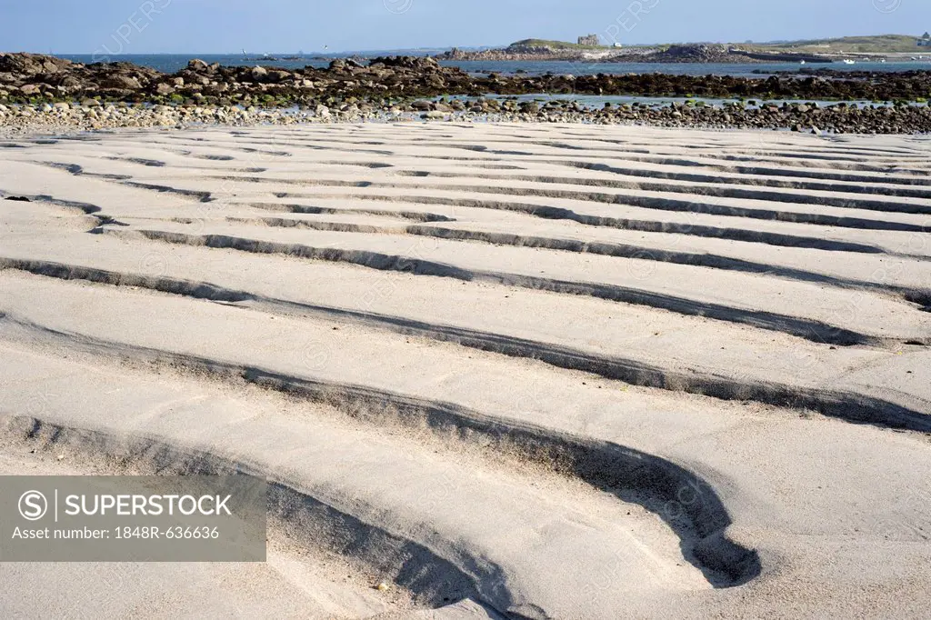 Coastal sand at low tide, channels formed by water, coast at Plouarzel, Département Finistère, Brittany, France, Europe