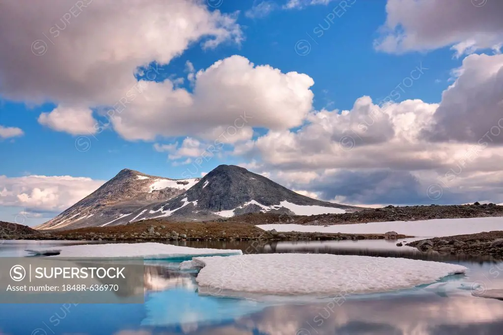 Lønstindvatnet, Lonstindvatnet lake and Lønstinden, Lonstinden peak, Saltfjellet-Svartisen National Park, Nordland county, Norway, Scandinavia, Europe