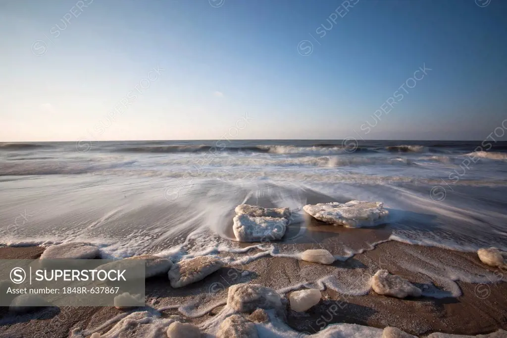 Winter atmosphere with ice and snow, Sylt island, Schleswig-Holstein, Germany, Europe