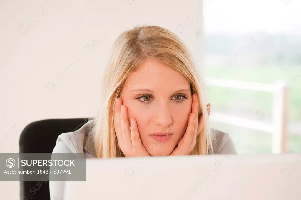 Young woman in front of computer screen
