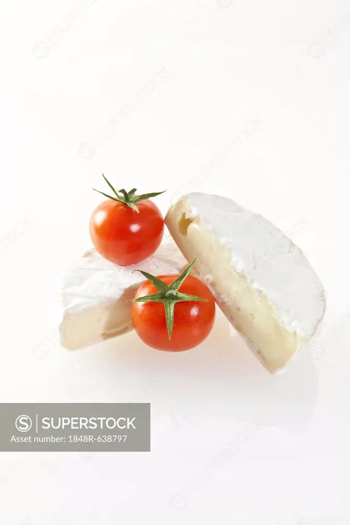 Camembert cheese with tomatoes