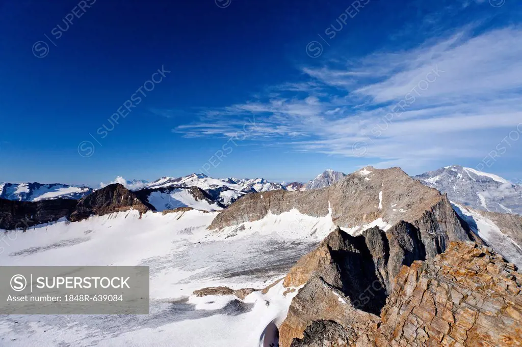 View during the ascent to the Hohe Angelusspitze peak, Ortler Alps, behind Mt. Ortler, Koenigsspitze and Vertainspitz peaks, South Tyrol, Italy, Europ...