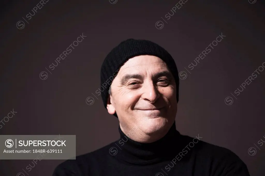 Smiling elderly man wearing a black woollen hat