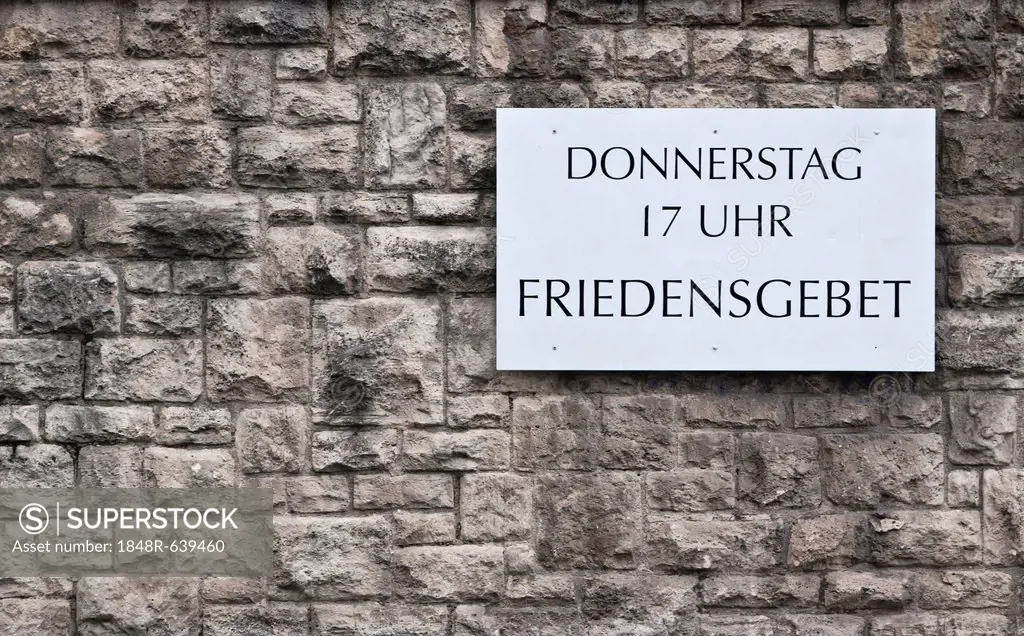 Donnerstag 17 Uhr Friedensgebet German for Thursday, 5pm, prayer for peace, sign on a church wall, Erfurt, Thuringia, Germany, Europe