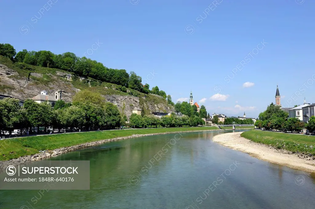 Salzach River with Moenchsberg mountain and Muelln parish church, city of Salzburg, Salzburger Land, Austria, Europe